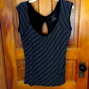 Sleeveless top w/blue/grey shades polka dot design